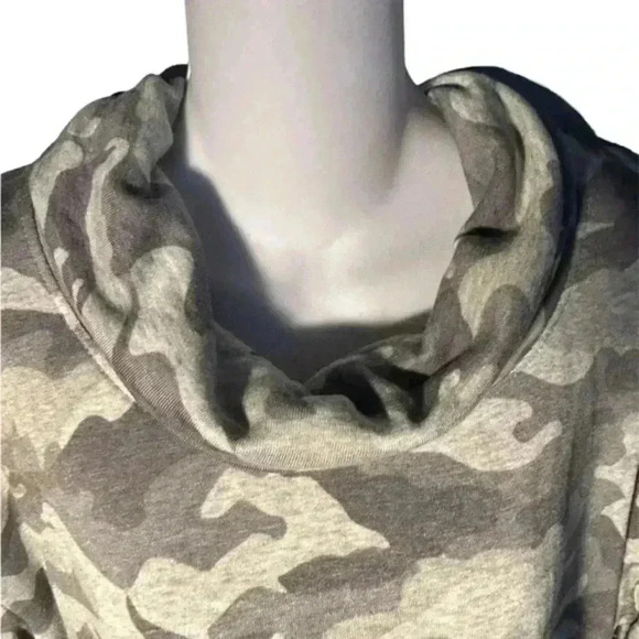 Women’s Jane and Delancey Camo Cowl Neck Pull Over, Large - Picture 2 of 5